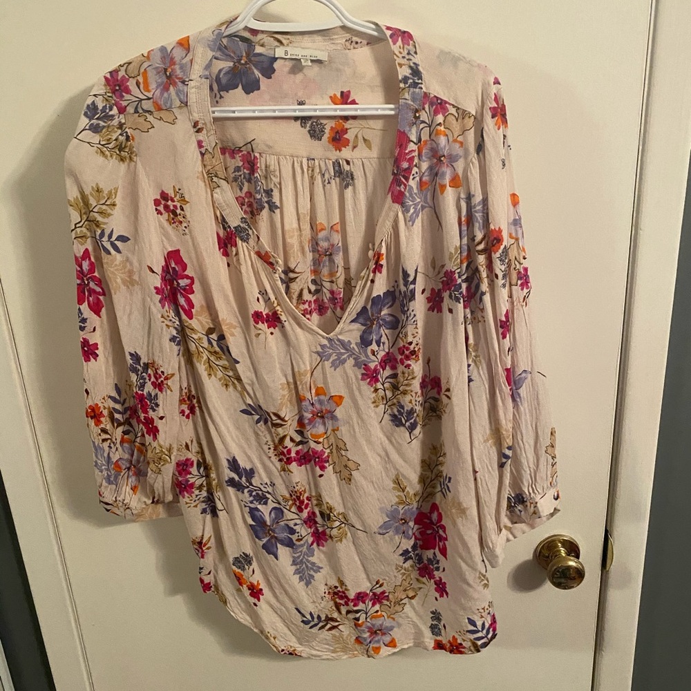 Never worn skies are blue floral top